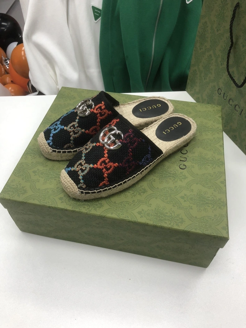Elegant Gxccx Slippers 156246