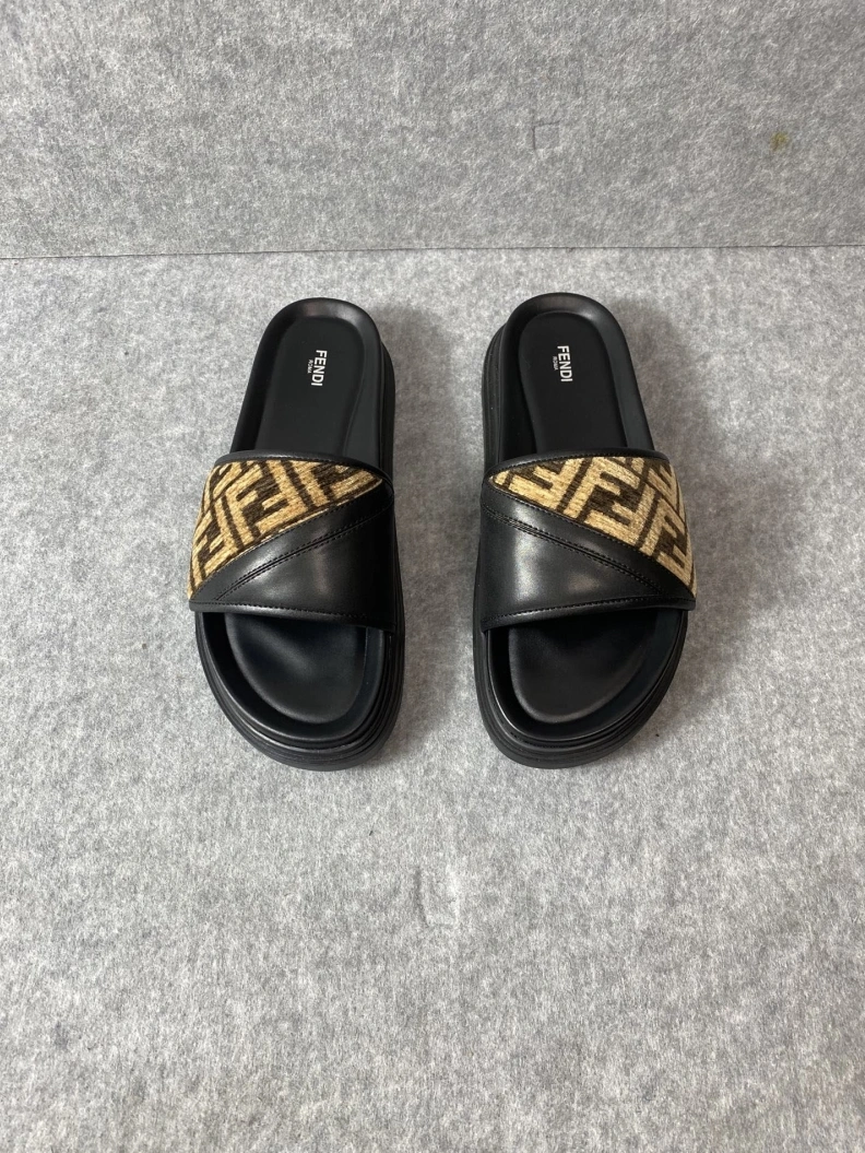 HighQuality Fxndx Slippers 147350