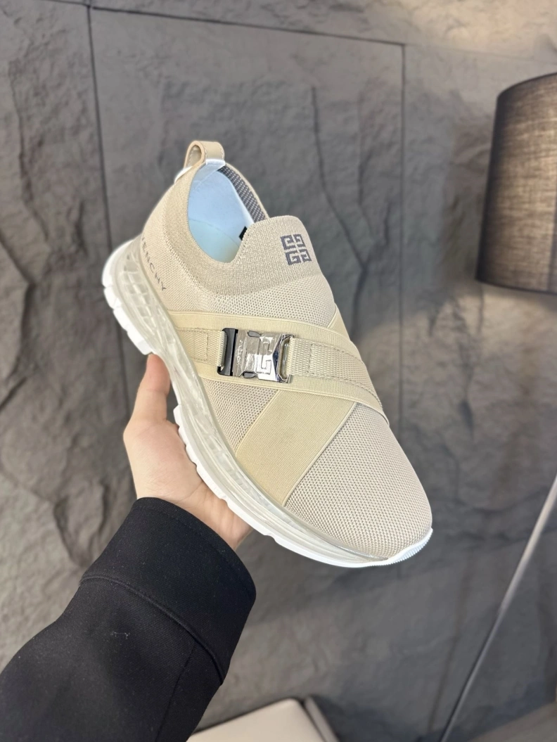 Gxvxnchy Sneakers EyeCatching 152535