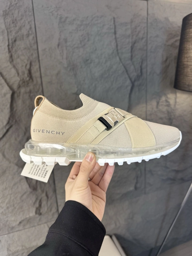 Gxvxnchy Sneakers EyeCatching 152535