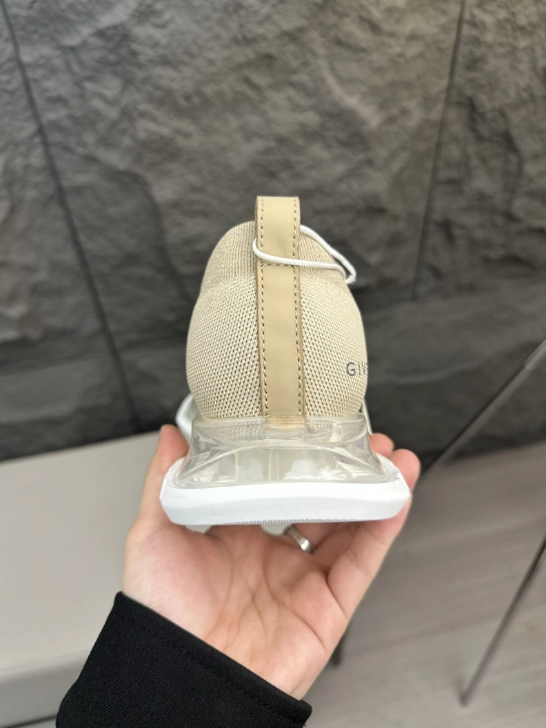 Gxvxnchy Sneakers EyeCatching 152535
