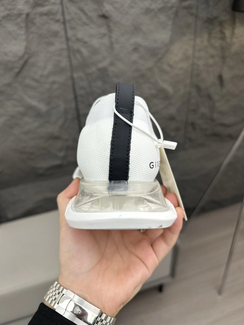 Flexible Gxvxnchy Sneakers 152534