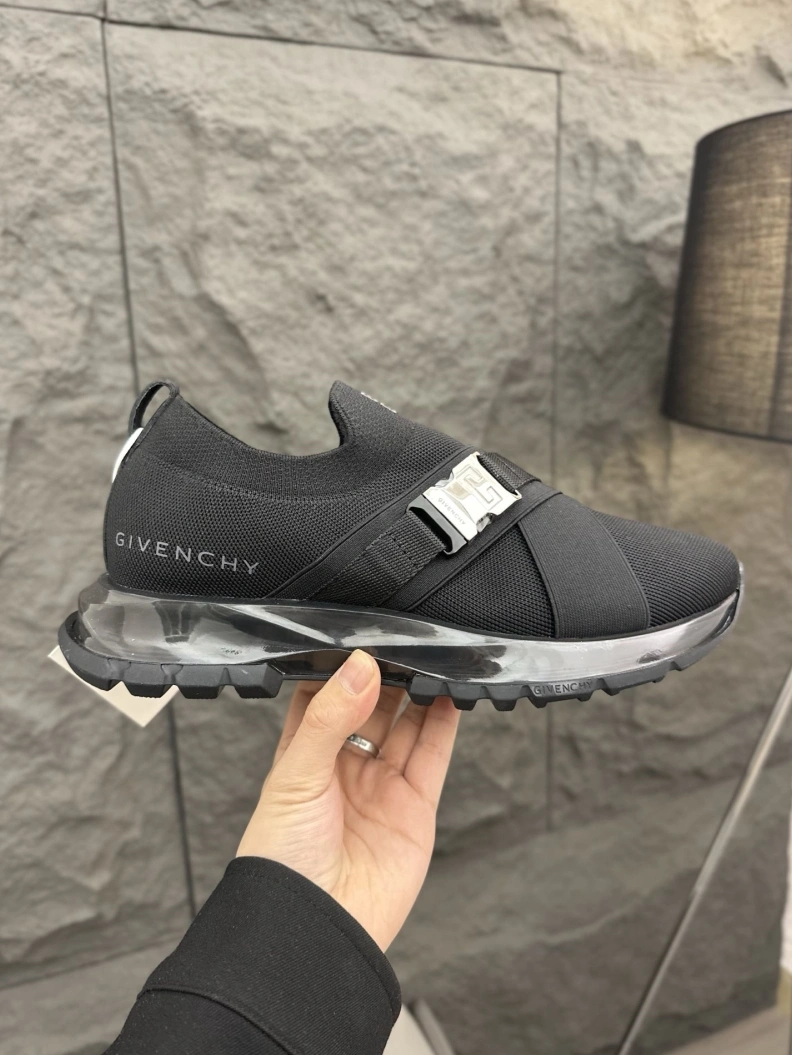 Gxvxnchy Sneakers Sophisticated 152533