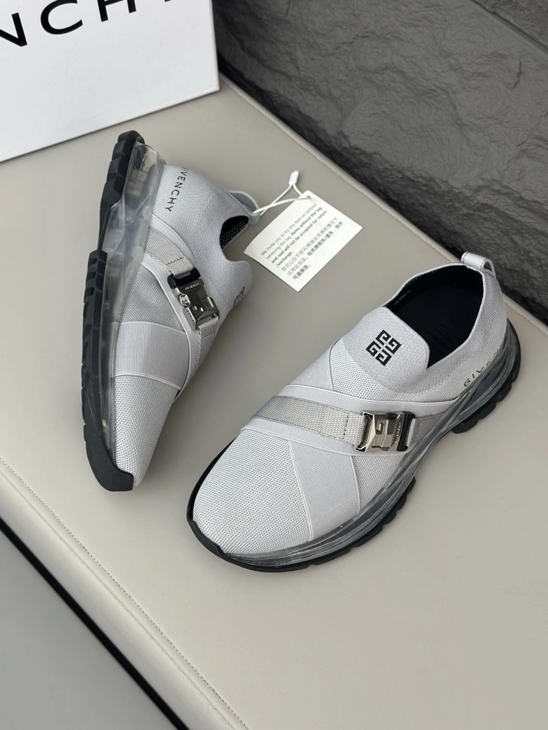 Fashionable Gxvxnchy Sneakers 152532