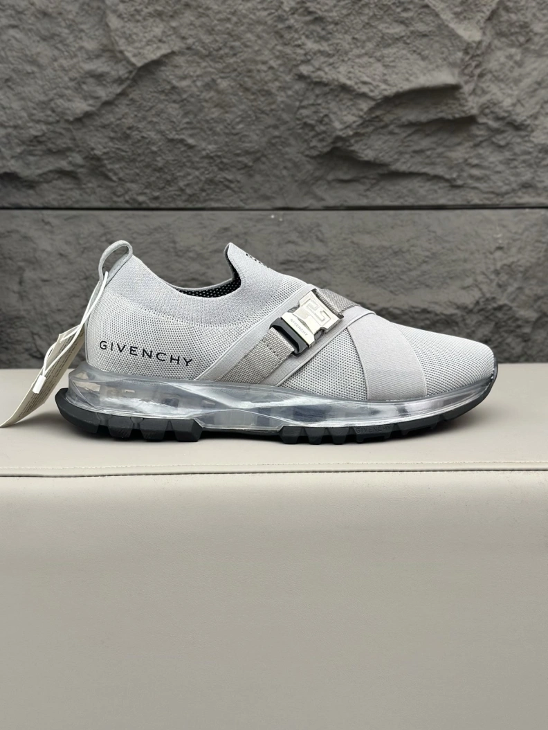 Fashionable Gxvxnchy Sneakers 152532