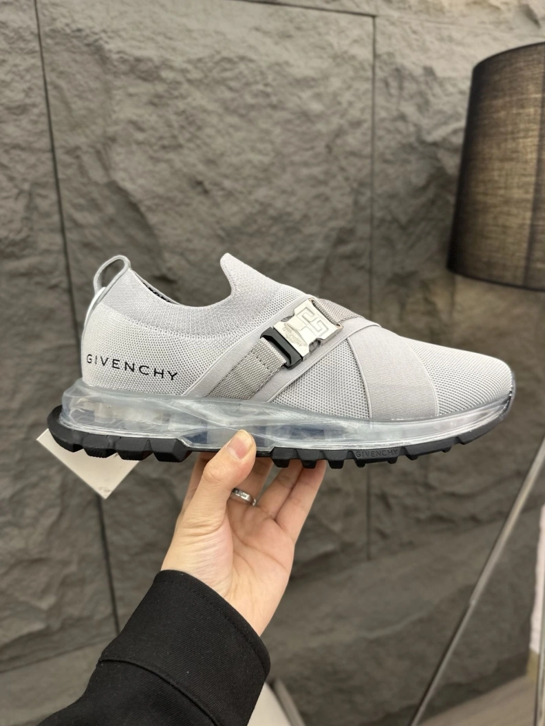 Fashionable Gxvxnchy Sneakers 152532