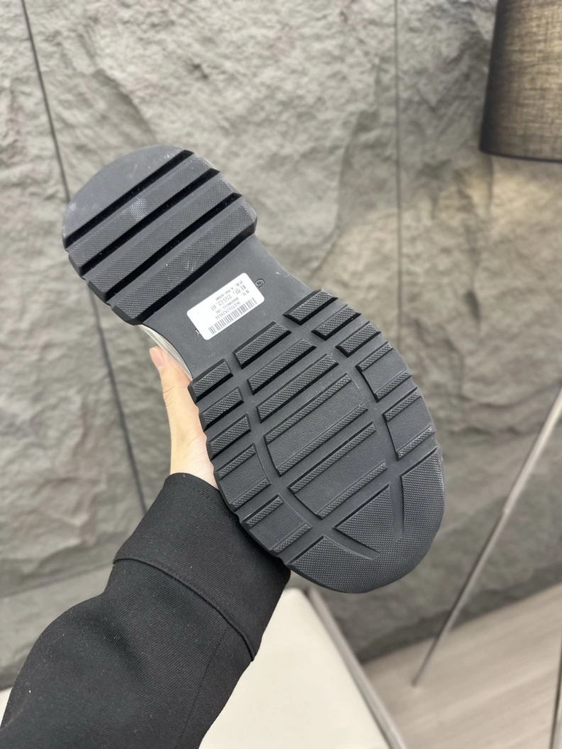 Fashionable Gxvxnchy Sneakers 152532
