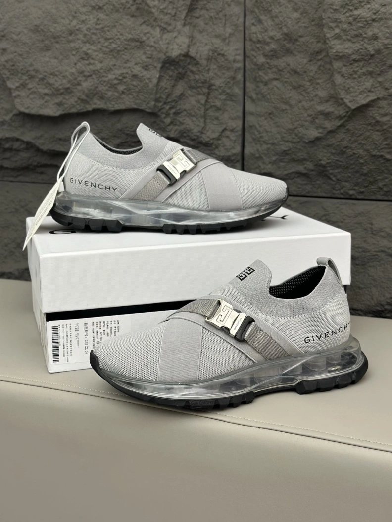 Fashionable Gxvxnchy Sneakers 152532
