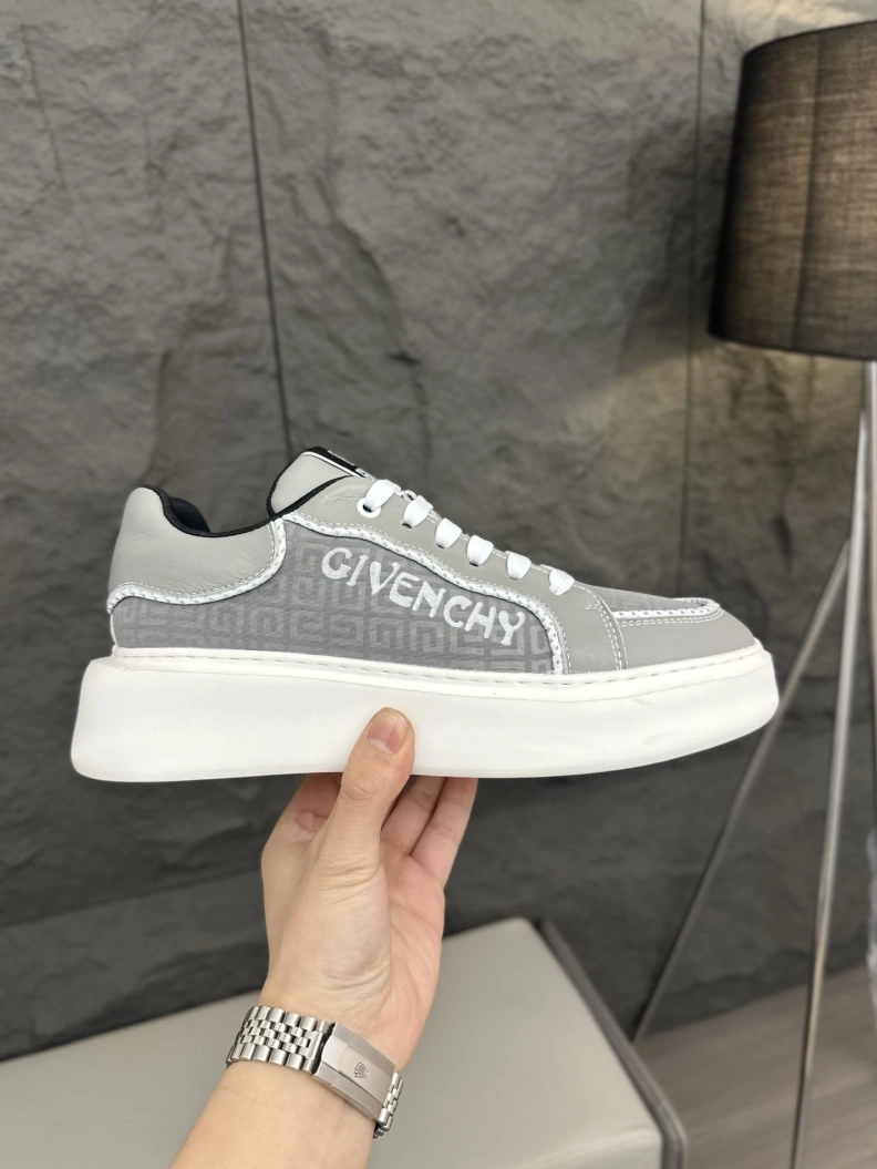 Gxvxnchy Sneakers Affordable 152530