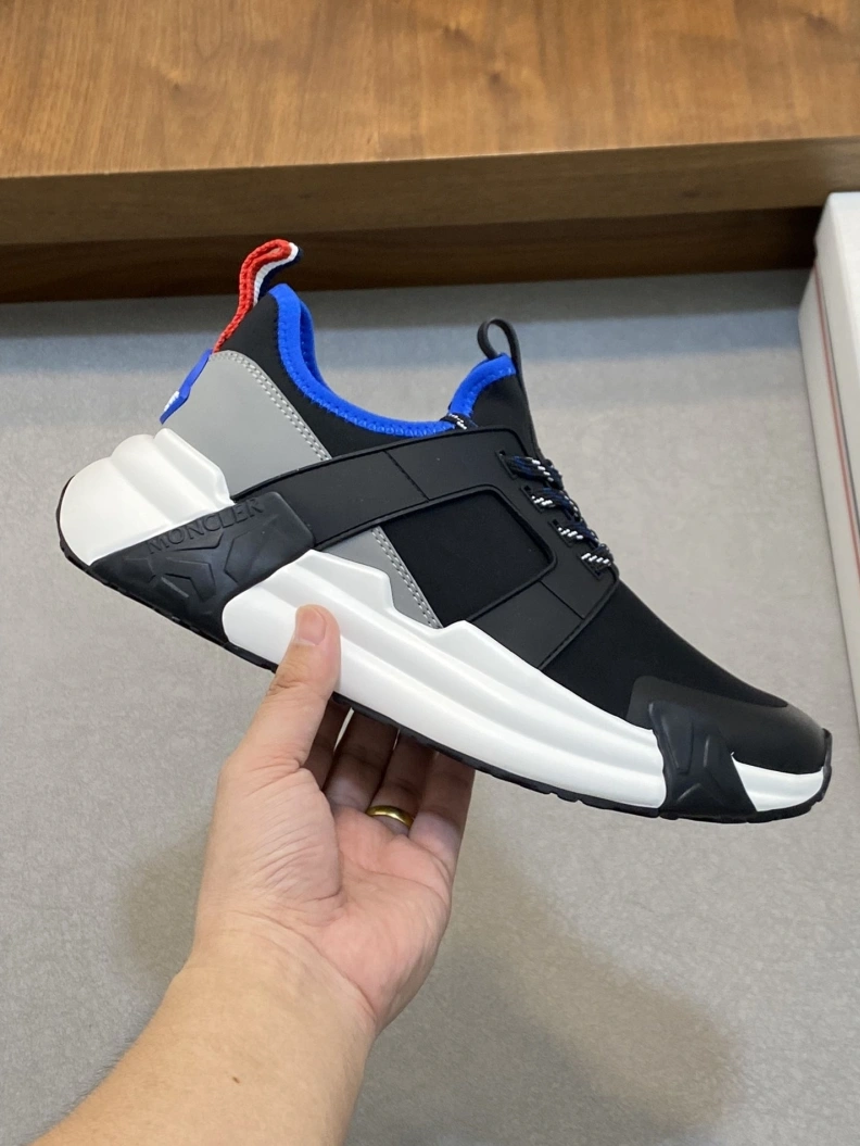 Trendsetting Mxnclxr Sneakers 197399