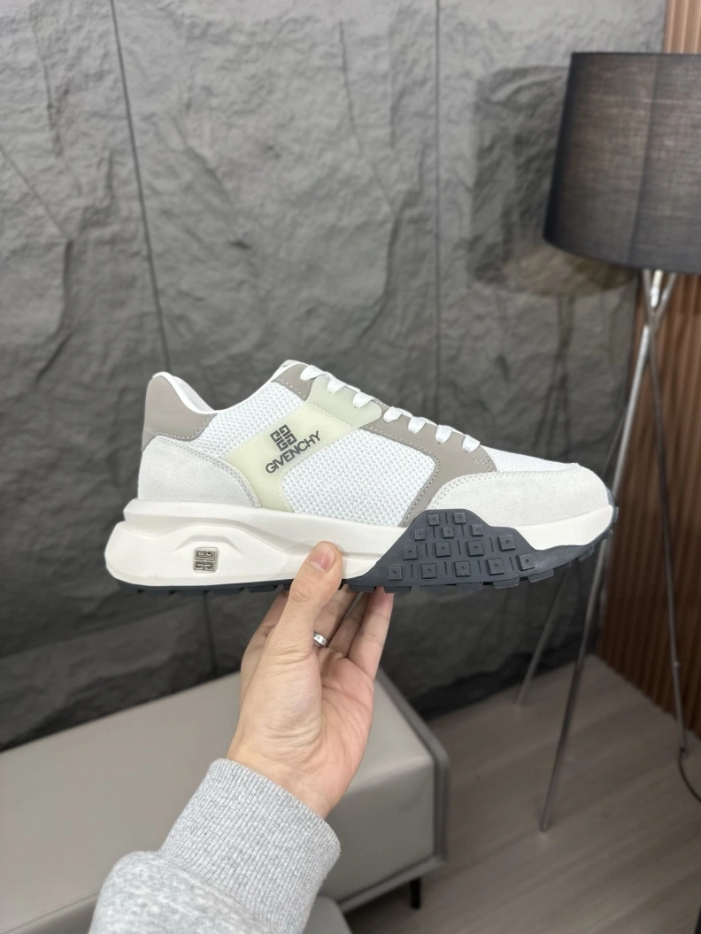 Gxvxnchy Sneakers HighQuality 152512