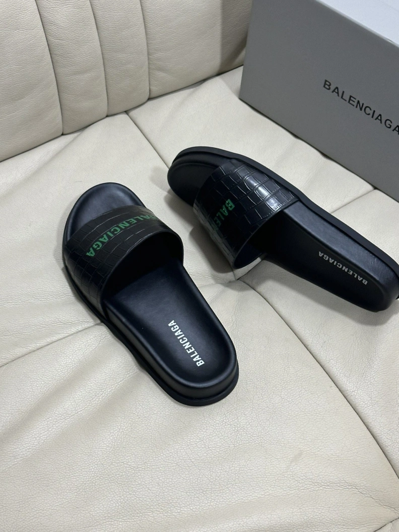 Functional Bxlxnciaga Slippers 109296
