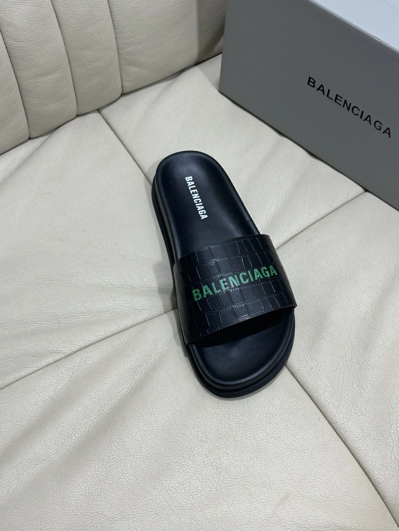 Functional Bxlxnciaga Slippers 109296
