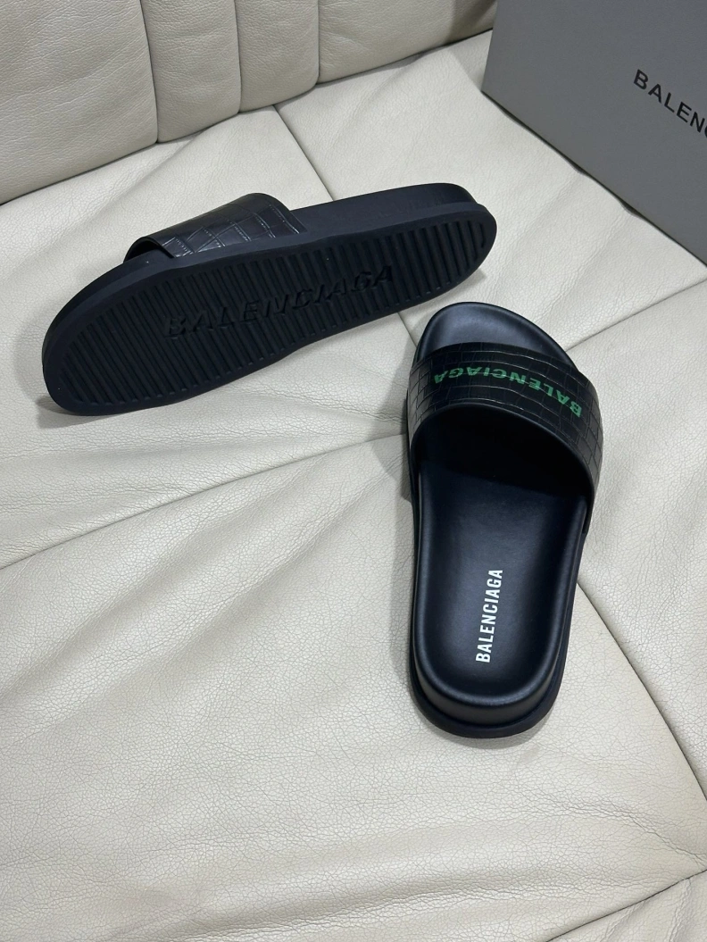 Functional Bxlxnciaga Slippers 109296