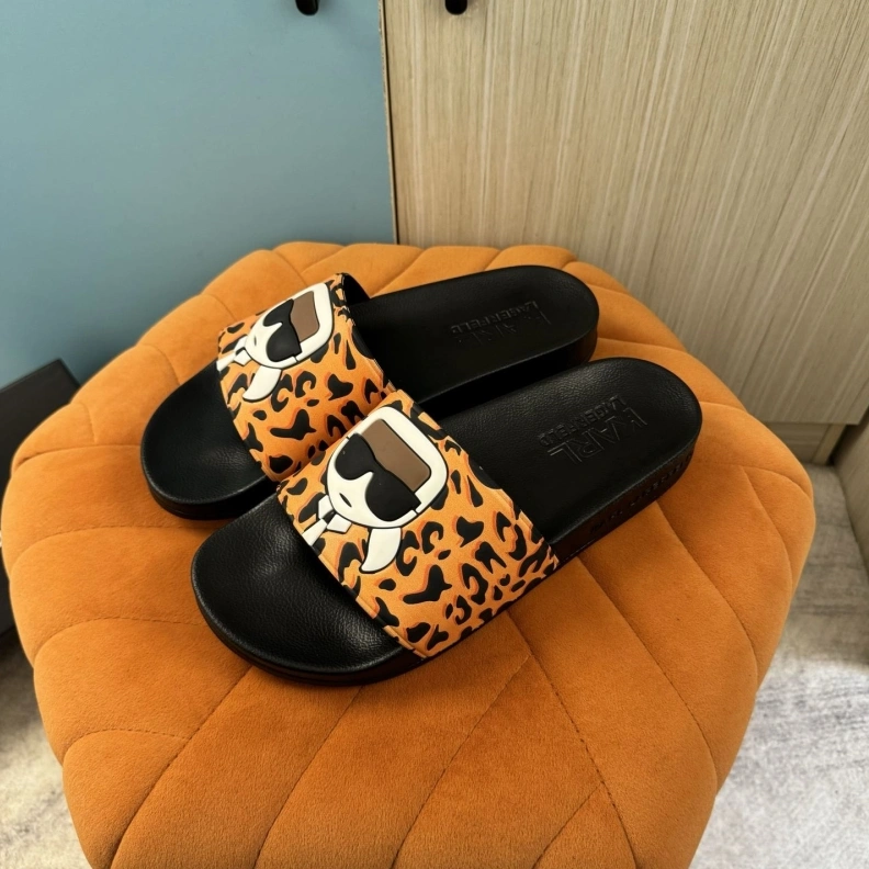 Fashionable Othxr Slippers 211010