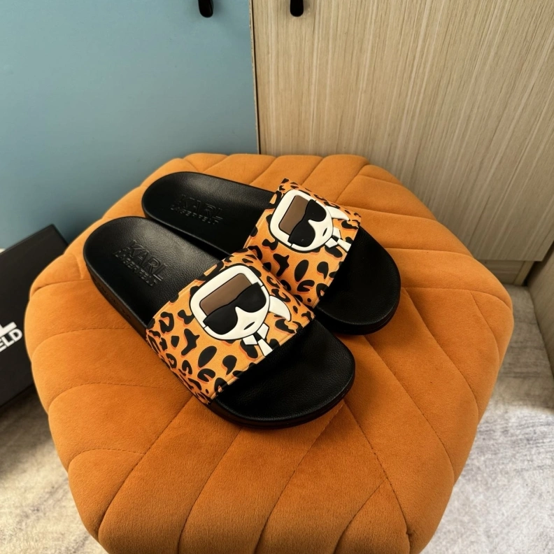 Fashionable Othxr Slippers 211010