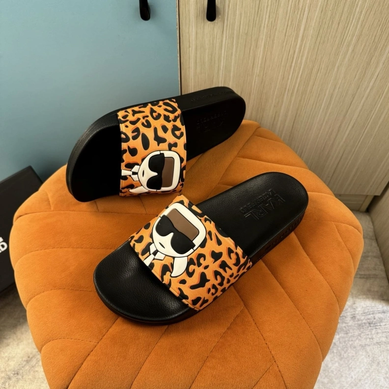 Fashionable Othxr Slippers 211010