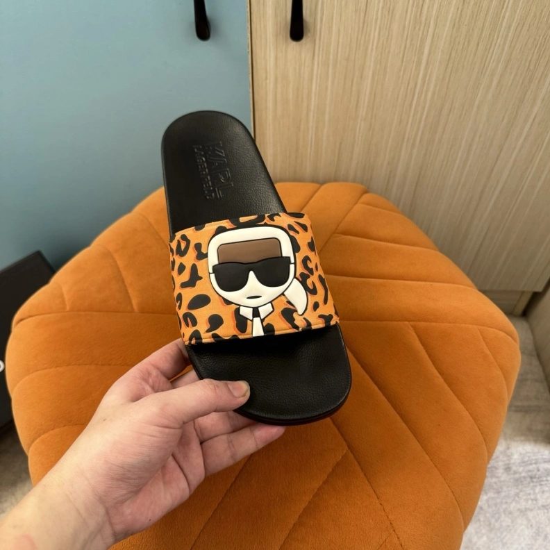 Fashionable Othxr Slippers 211010