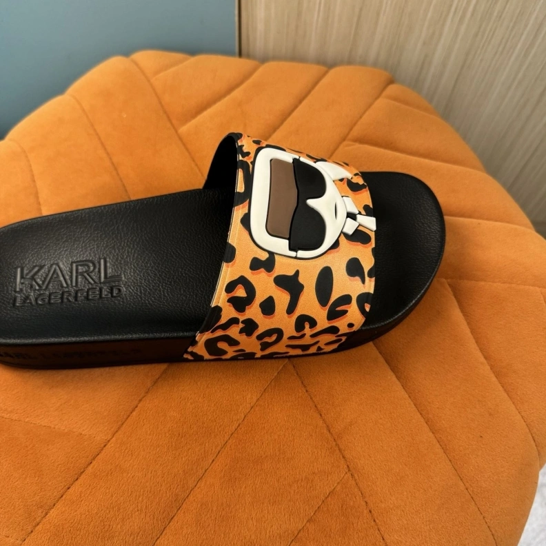 Fashionable Othxr Slippers 211010