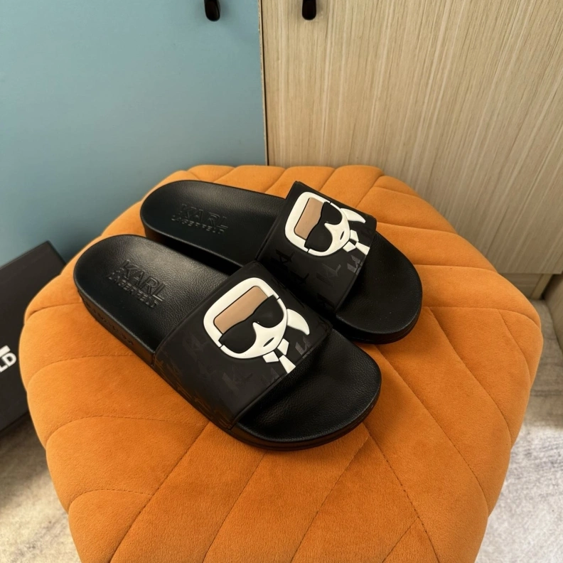 Fashionable Othxr Slippers 211003