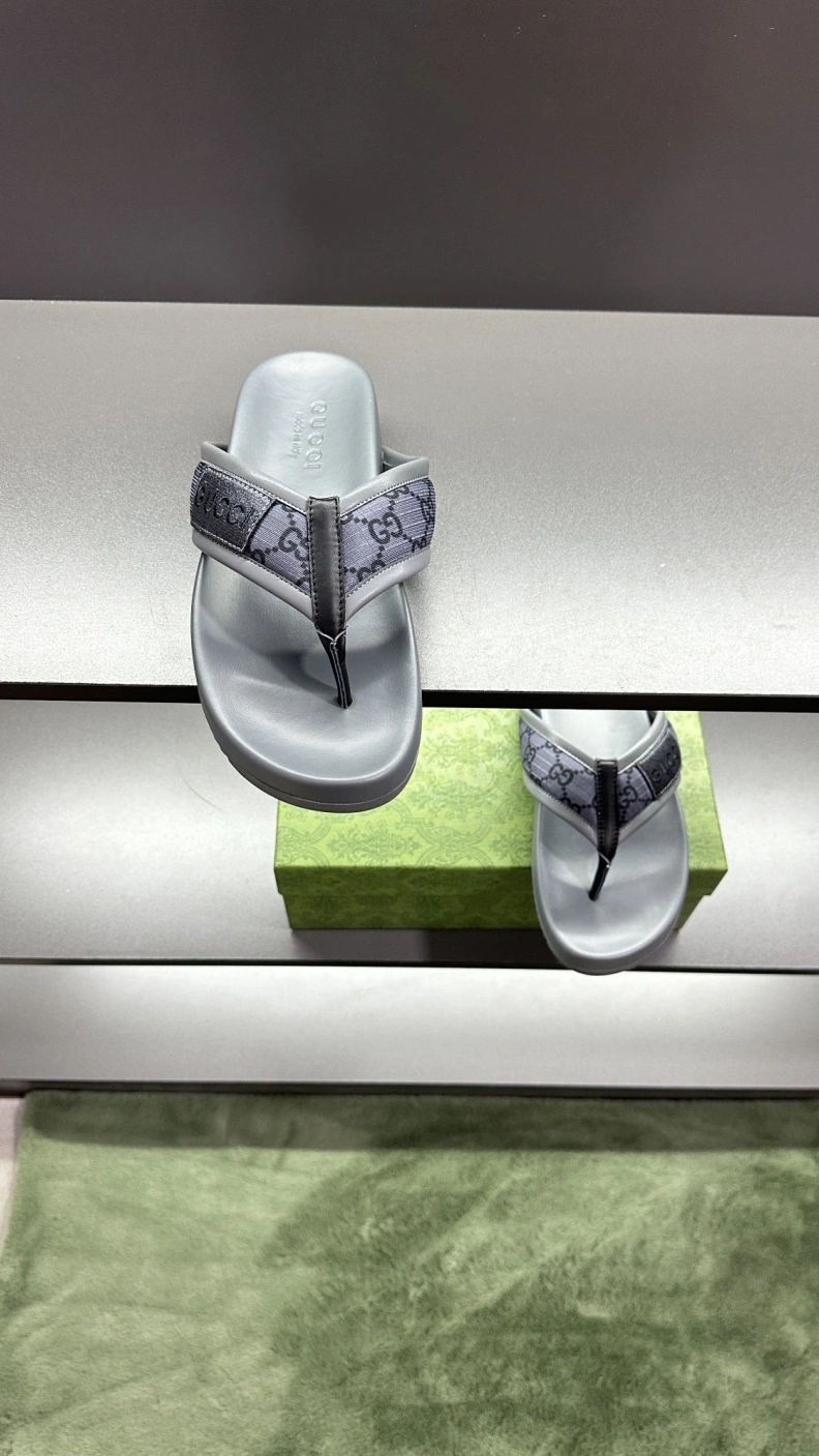 Versatile Gxccx Slippers 156231