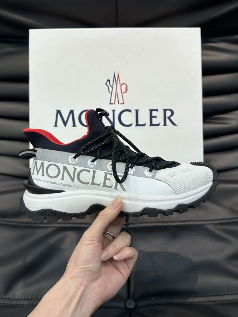 Minimalist Mxnclxr Sneakers 197394