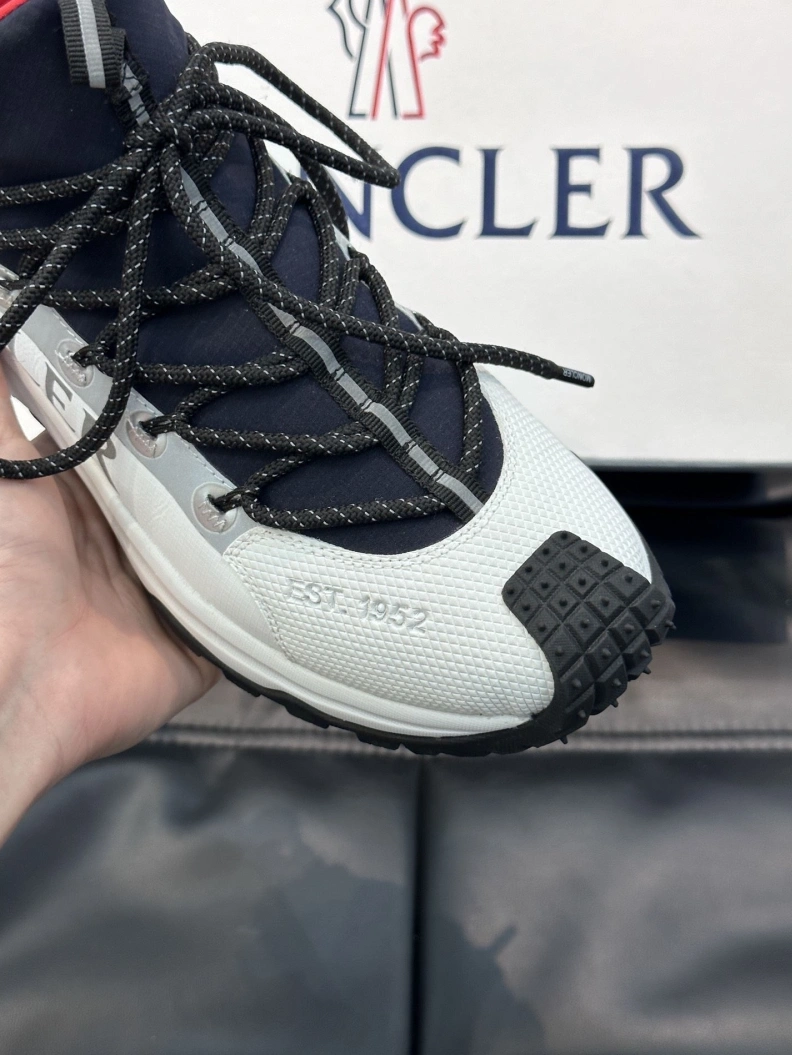 Minimalist Mxnclxr Sneakers 197394