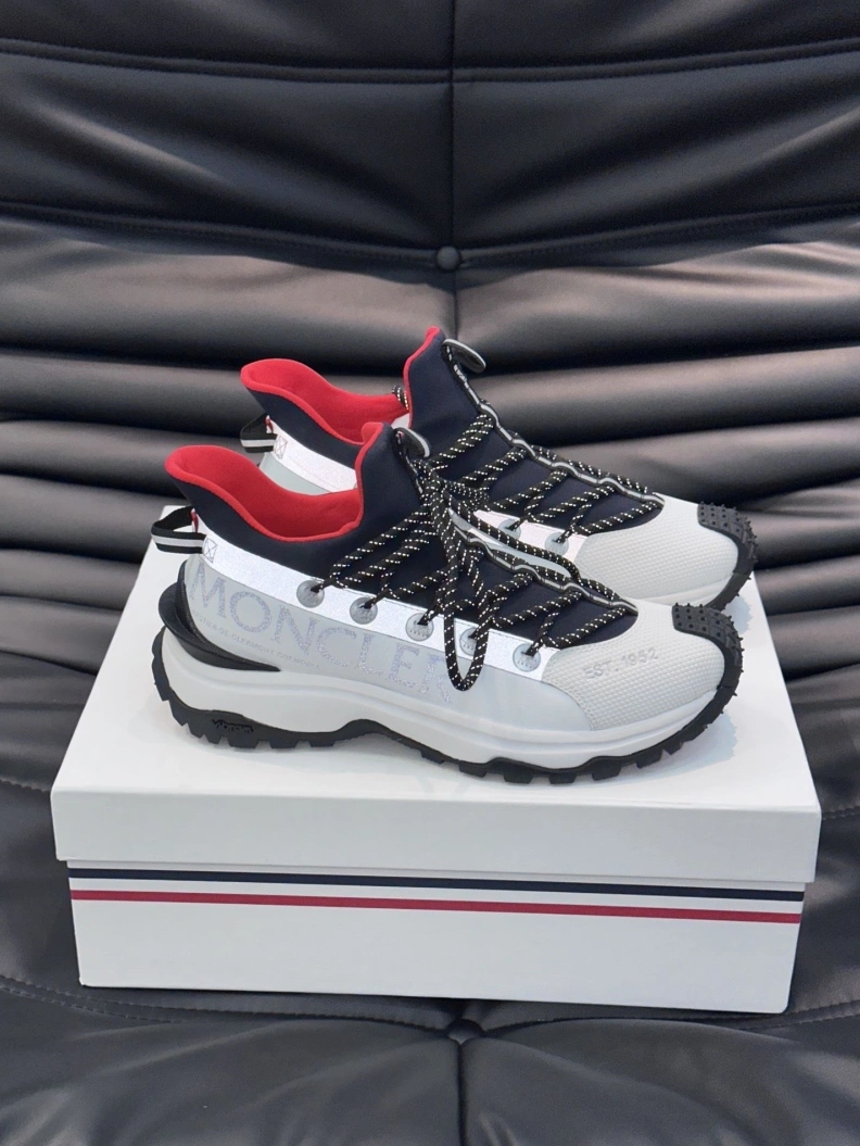 Minimalist Mxnclxr Sneakers 197394