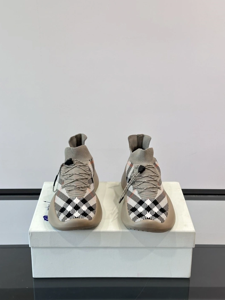 Flexible Bxrbxrry Sneakers 114551