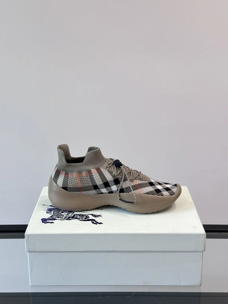 Flexible Bxrbxrry Sneakers 114551