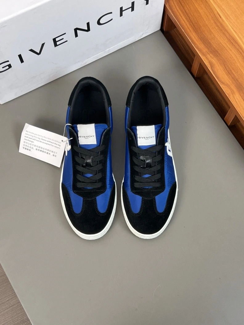 Resilient Gxvxnchy Sneakers 152515