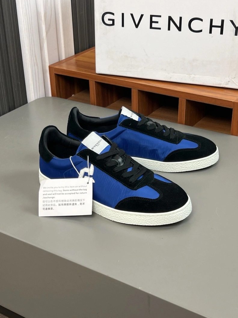 Resilient Gxvxnchy Sneakers 152515