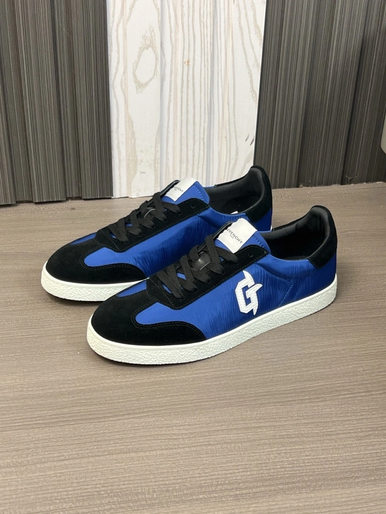 Resilient Gxvxnchy Sneakers 152515