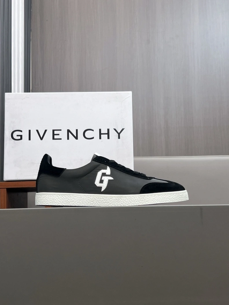 NewStyle Gxvxnchy Sneakers 152519