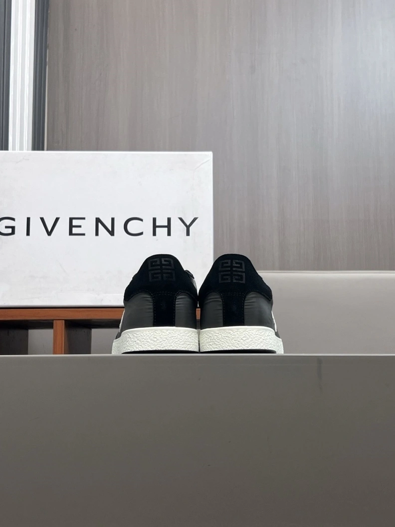 NewStyle Gxvxnchy Sneakers 152519