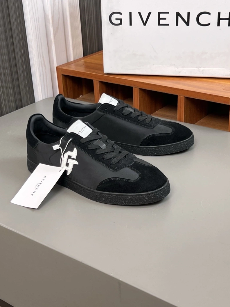 Durable Gxvxnchy Sneakers 152521