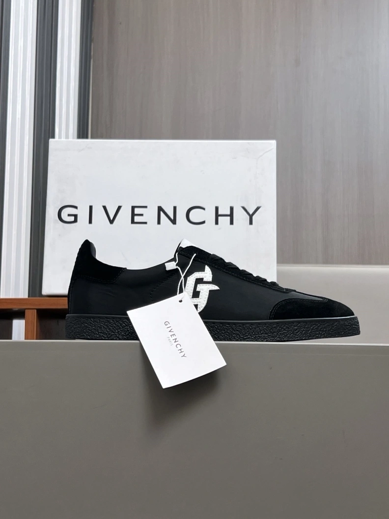 Durable Gxvxnchy Sneakers 152521