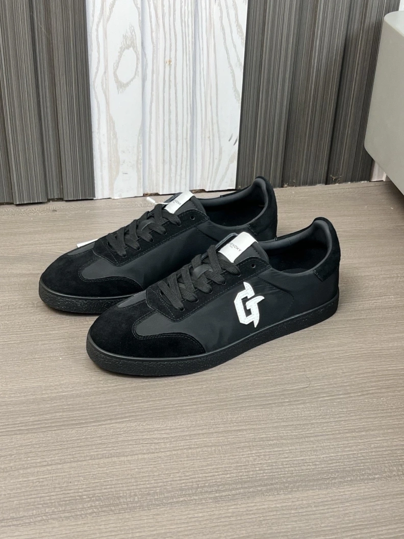 Durable Gxvxnchy Sneakers 152521