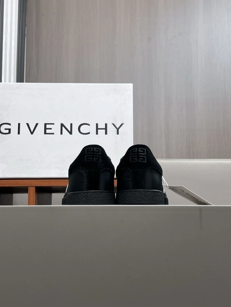 Durable Gxvxnchy Sneakers 152521