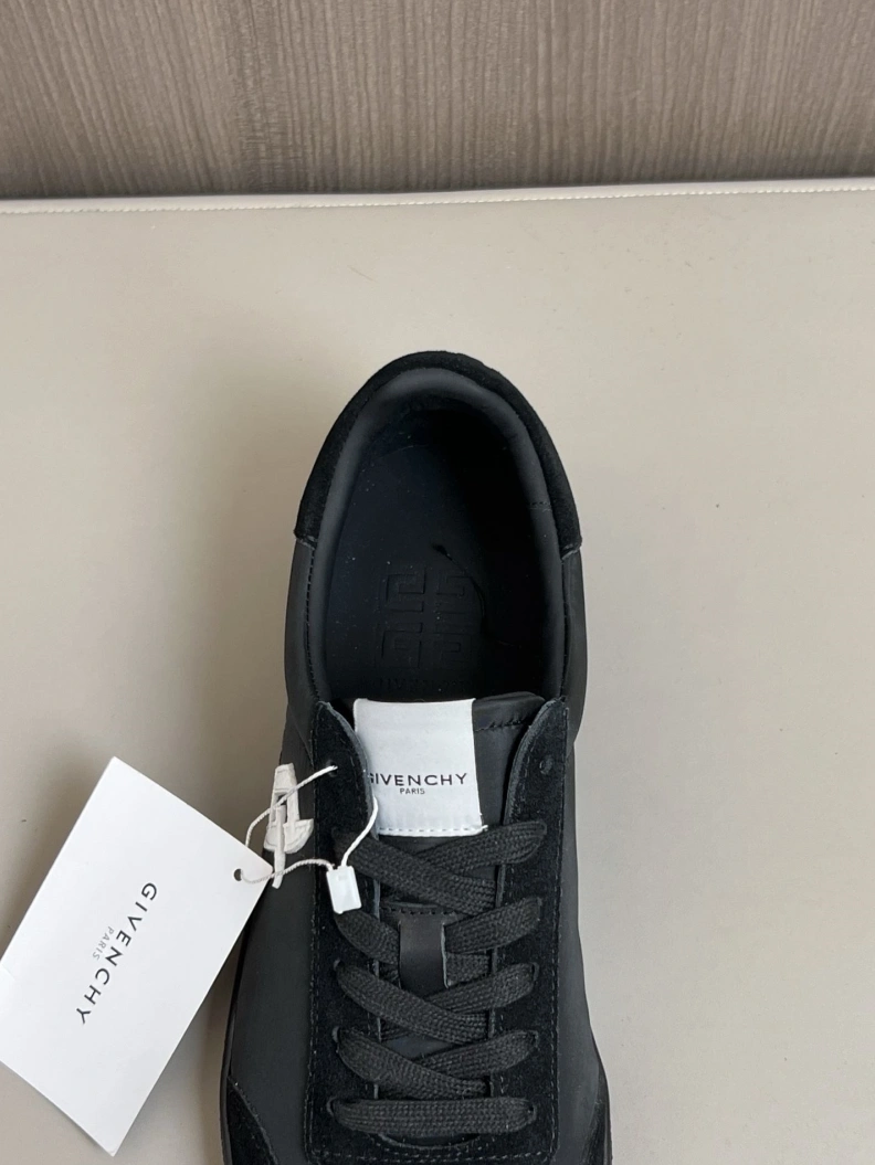 Durable Gxvxnchy Sneakers 152521