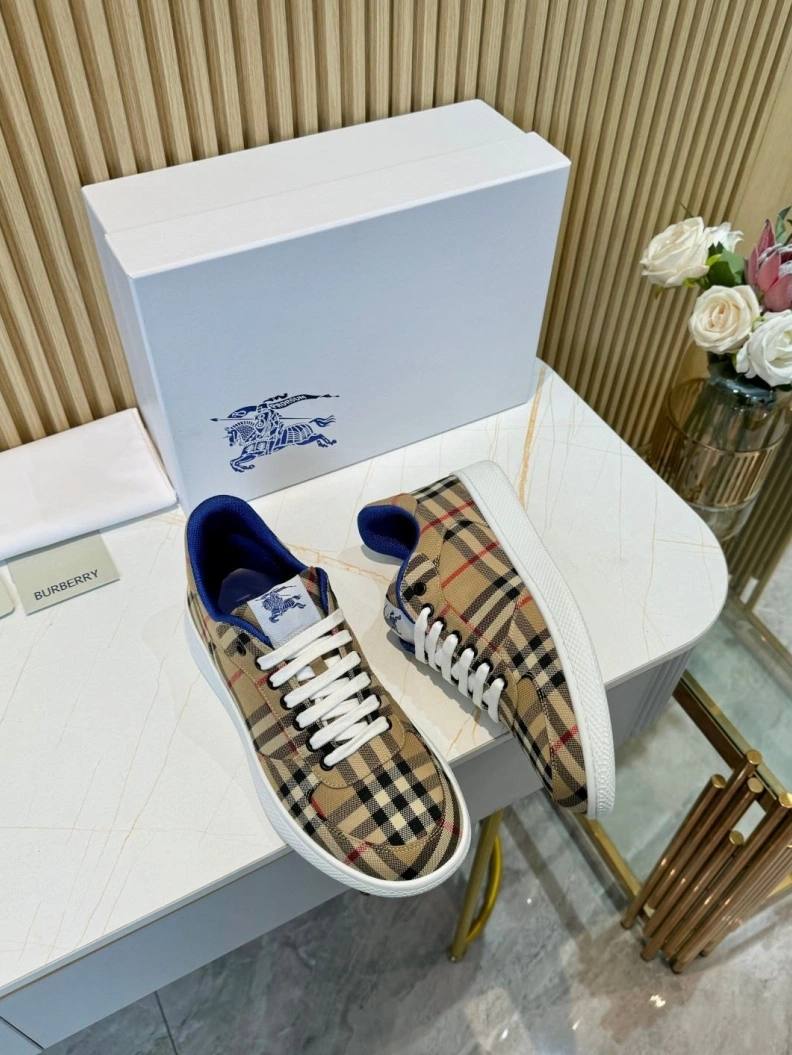 Timeless Bxrbxrry Sneakers 114549
