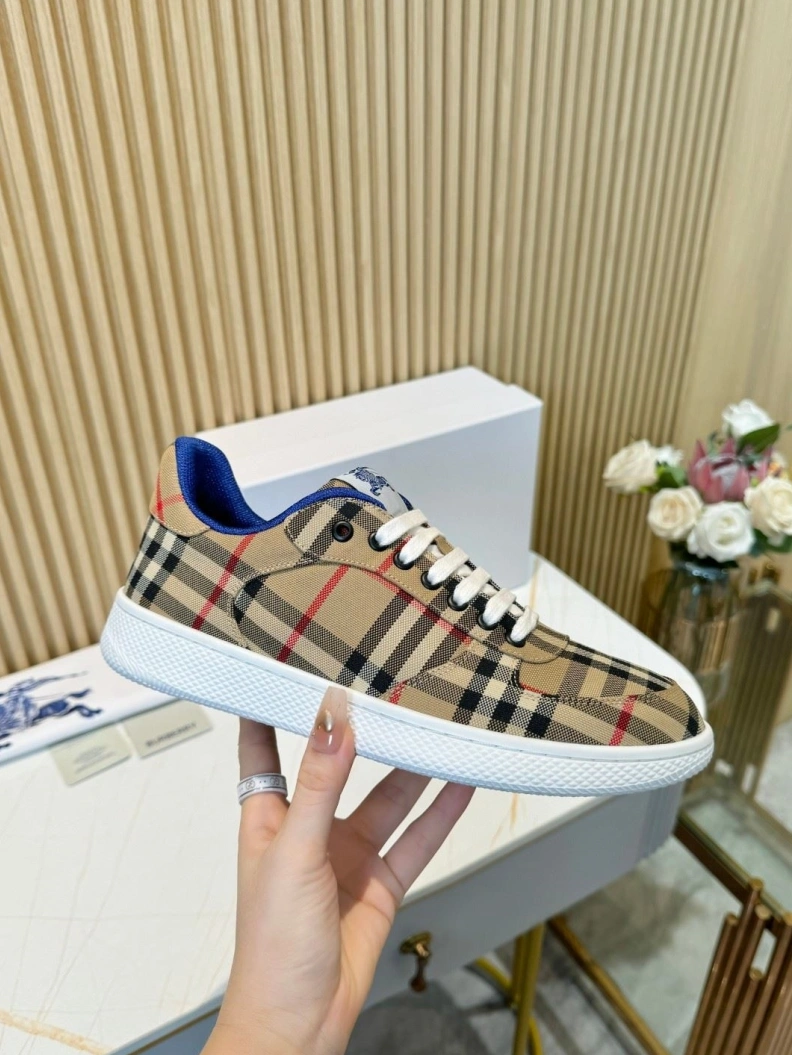 Timeless Bxrbxrry Sneakers 114549