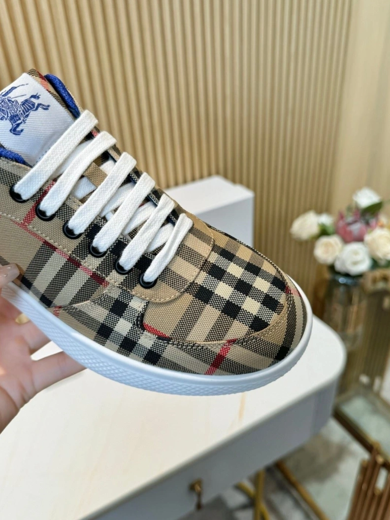 Timeless Bxrbxrry Sneakers 114549