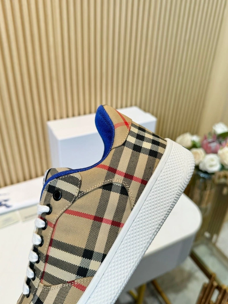 Timeless Bxrbxrry Sneakers 114549