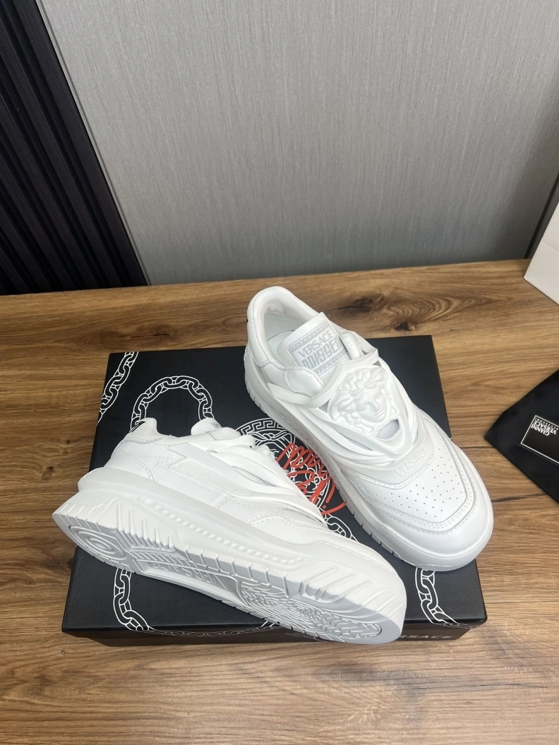 Reliable Gxvxnchy Sneakers 152526