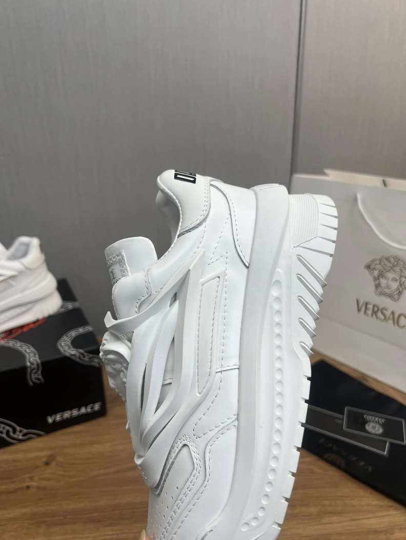 Reliable Gxvxnchy Sneakers 152526