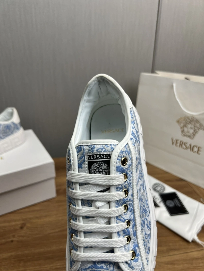 Gxvxnchy Sneakers Sophisticated 152511