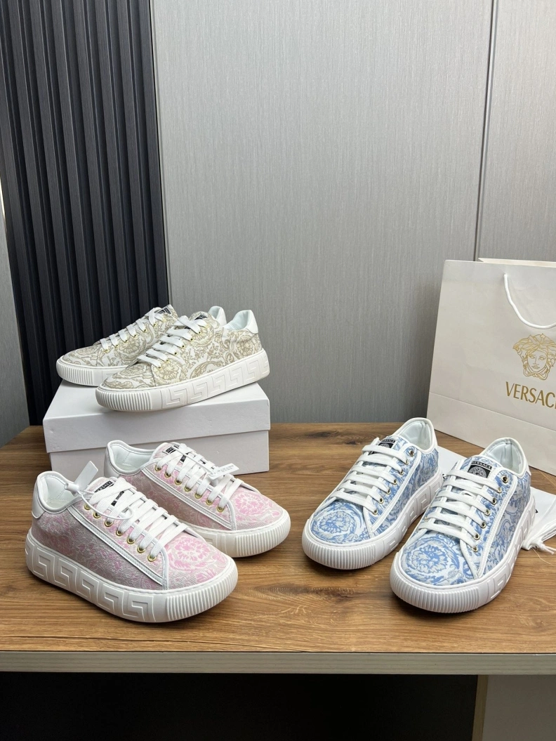 Bold Gxvxnchy Sneakers 152505