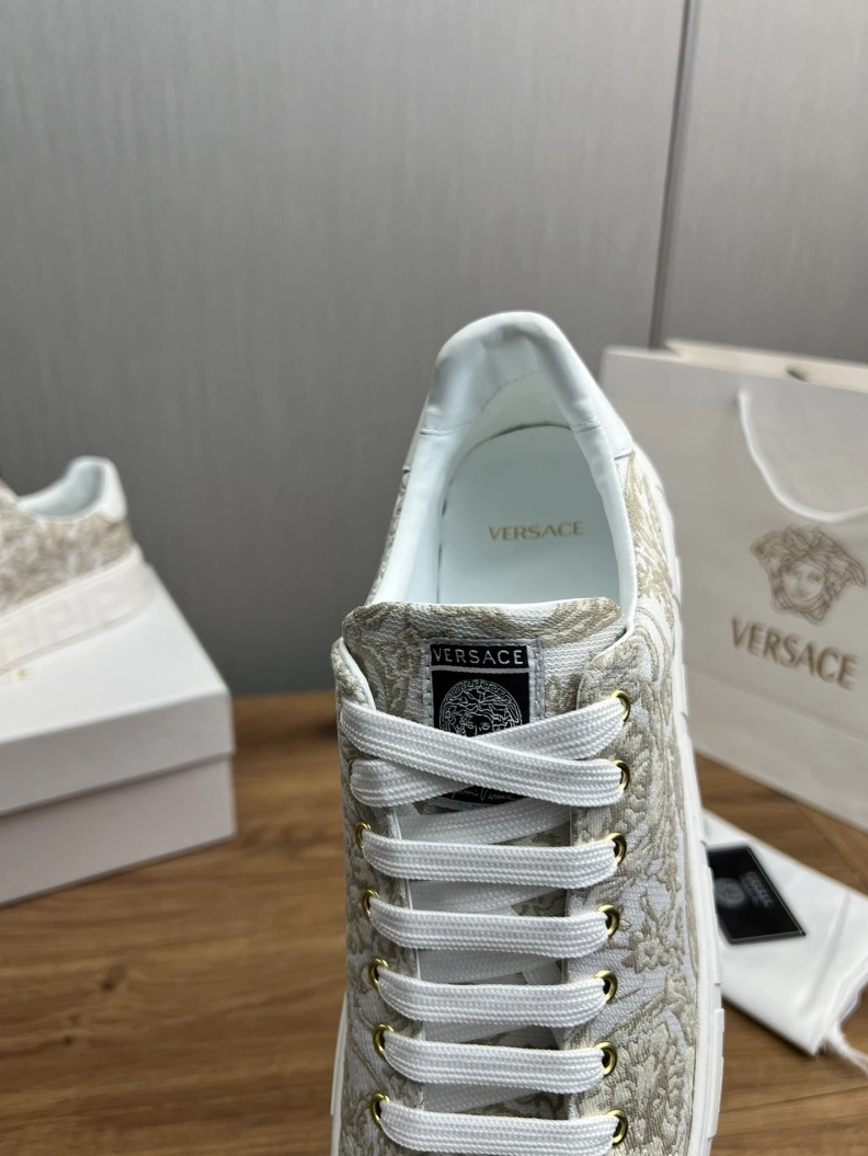 Bold Gxvxnchy Sneakers 152505