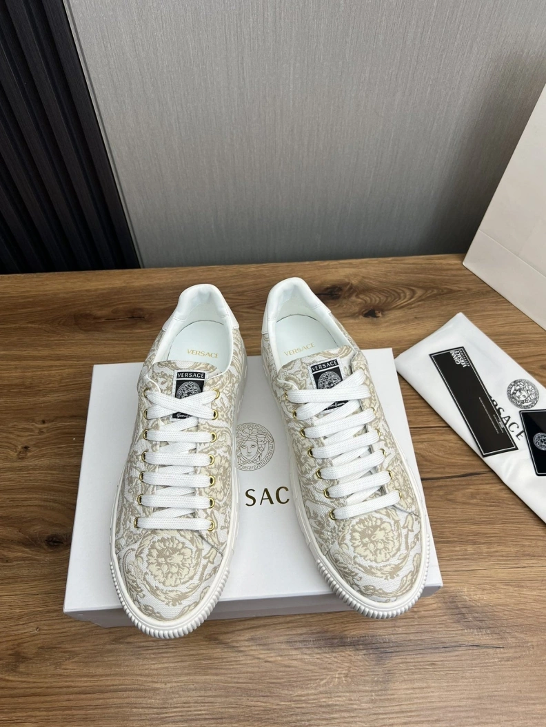 Bold Gxvxnchy Sneakers 152505